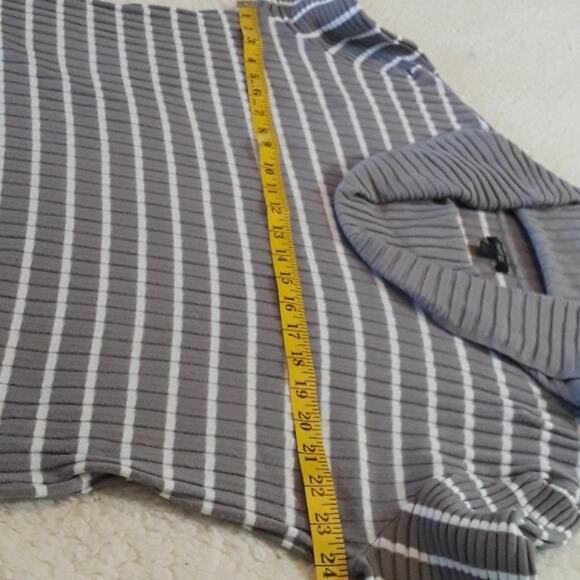 Womens Sz XL Gray White Striped Ribbed Cowl Neck Lightweight Sweater APT 9 - Picture 6 of 10